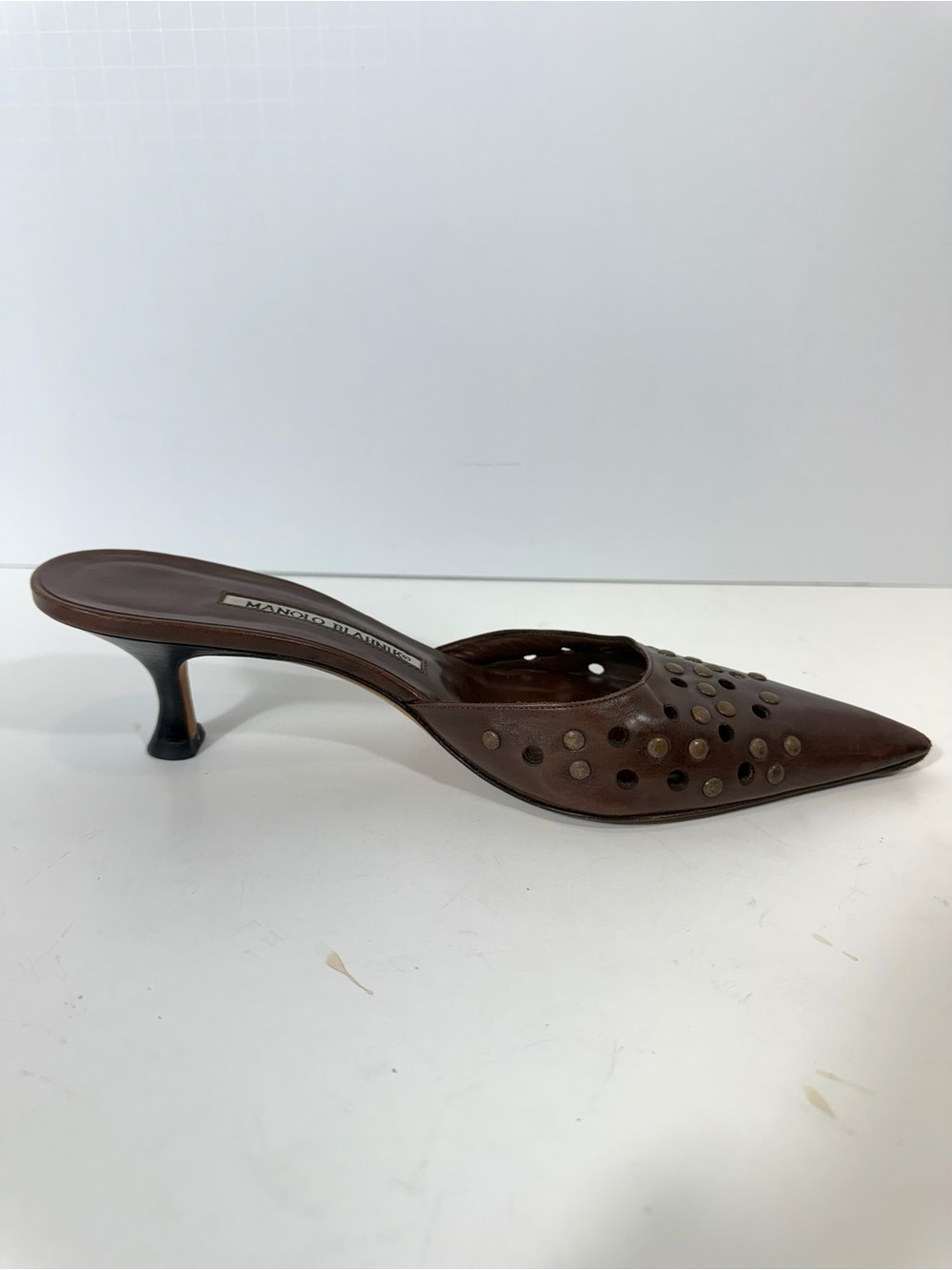 Manolo Blahnik Brown Leather Studded Pointed Toe Kitten Heel Mules Size 38 - Picture 10 of 12